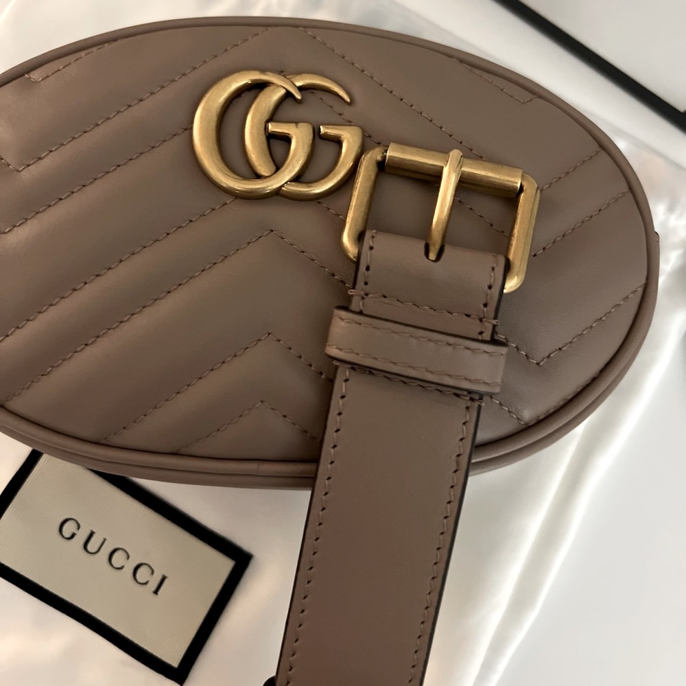 GUCCI
Calfskin Matelasse GG Marmont Belt Bag 75/30 Porcelain Rose - Picture 8 of 15